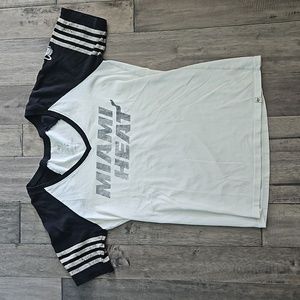 Miami Heat Women's V-Neck Shirt - Size Medium